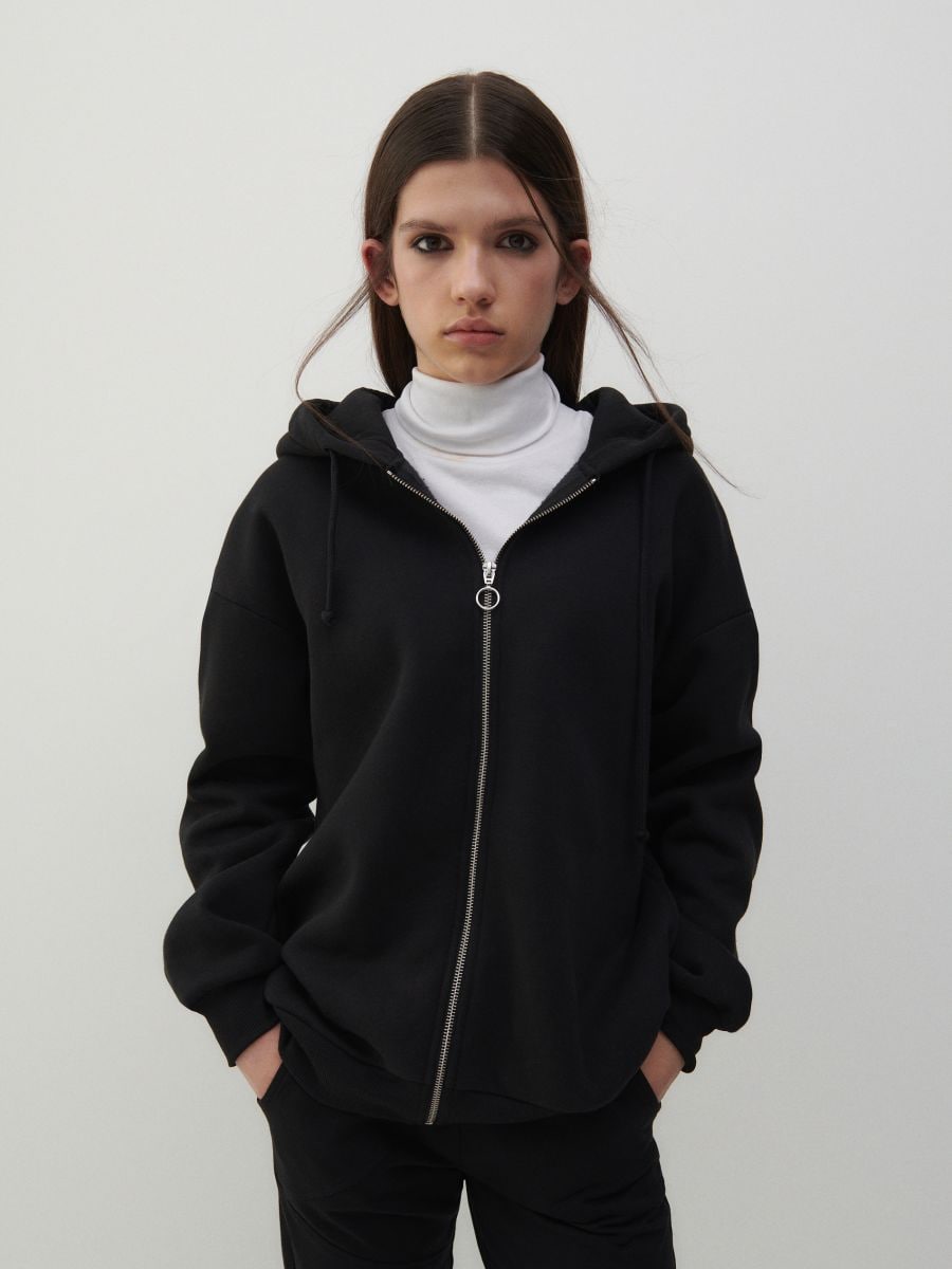 czarna-bluza-rozpinana-137jwk-1.jpg