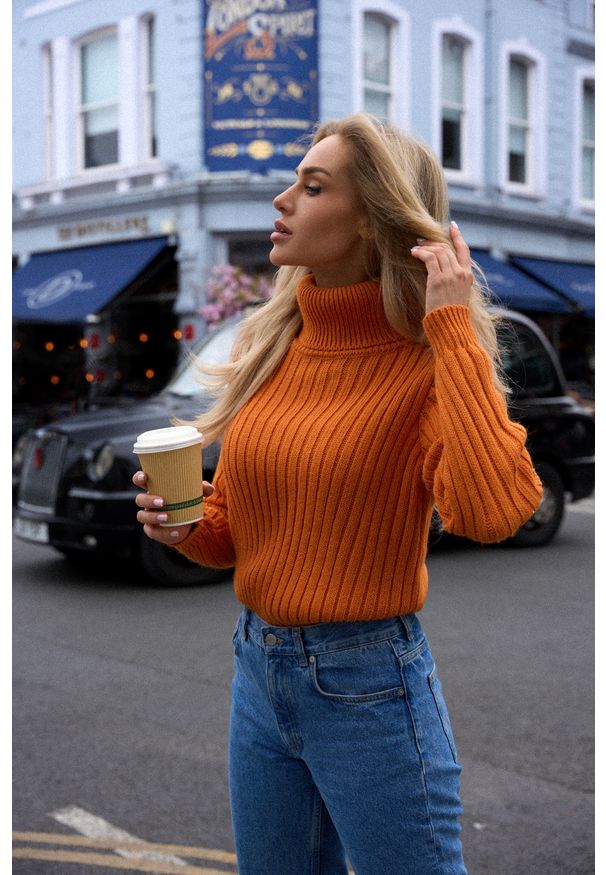 pomaranczowy-sweter-224buu.jpg